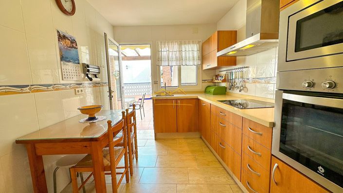 Image No.16-4 Bed House for sale