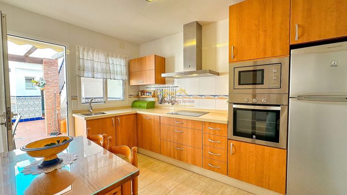 Image No.17-4 Bed House for sale