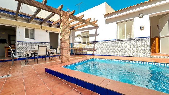 Image No.3-4 Bed House for sale