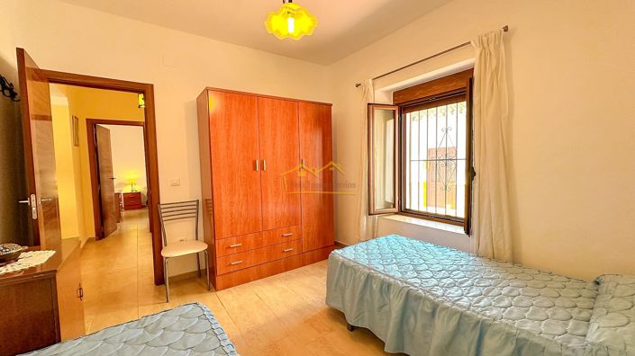 Image No.25-4 Bed House for sale