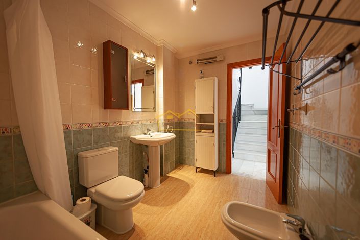 Image No.19-3 Bed House for sale