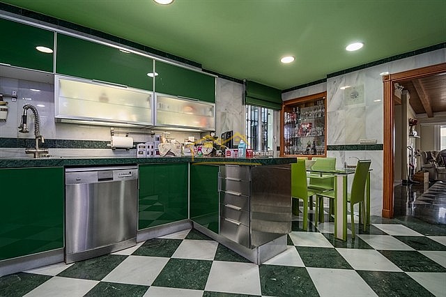 Image No.12-7 Bed Villa for sale