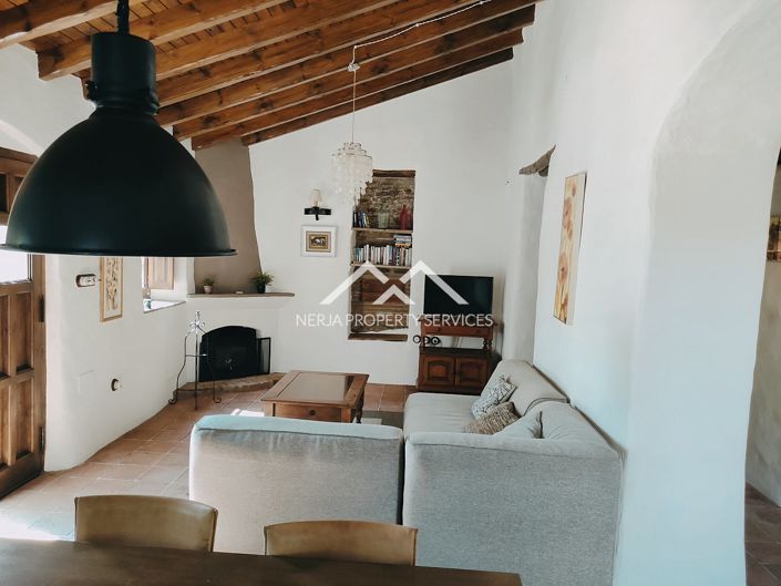 Image No.14-9 Bed Property for sale