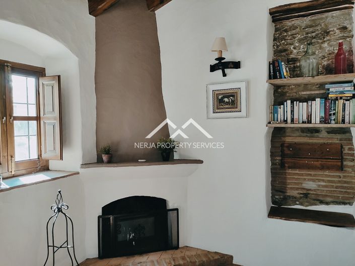 Image No.15-9 Bed Property for sale