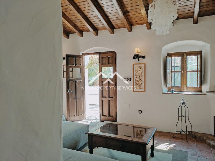 Image No.16-9 Bed Property for sale