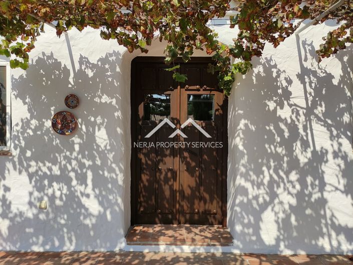 Image No.2-9 Bed Property for sale