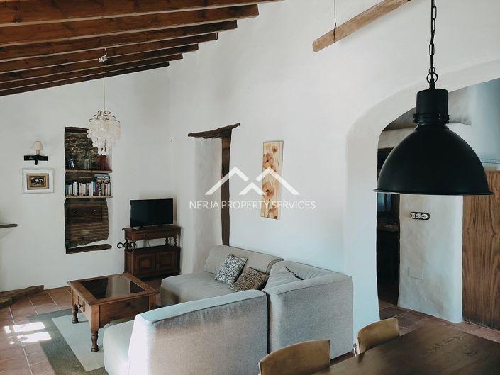 Image No.21-9 Bed Property for sale