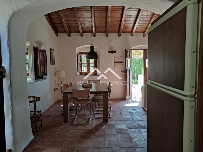 Image No.22-9 Bed Property for sale