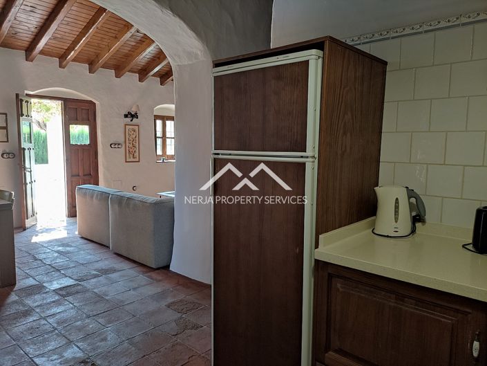 Image No.25-9 Bed Property for sale