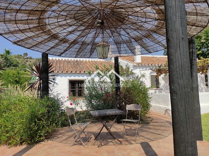 Image No.3-9 Bed Property for sale