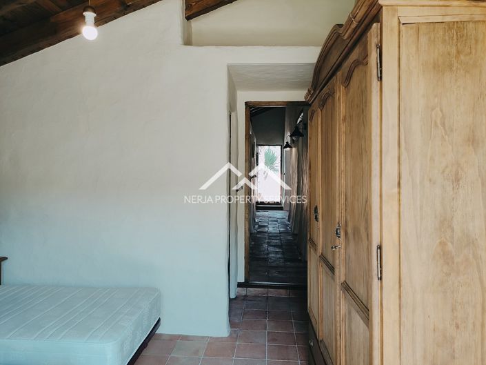 Image No.36-9 Bed Property for sale