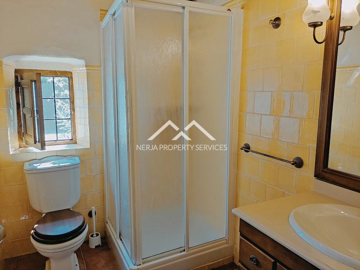 Image No.38-9 Bed Property for sale