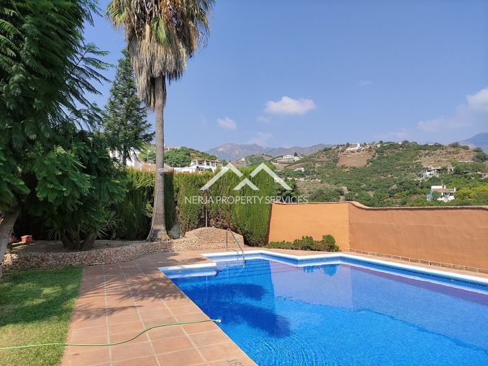 Image No.4-9 Bed Property for sale