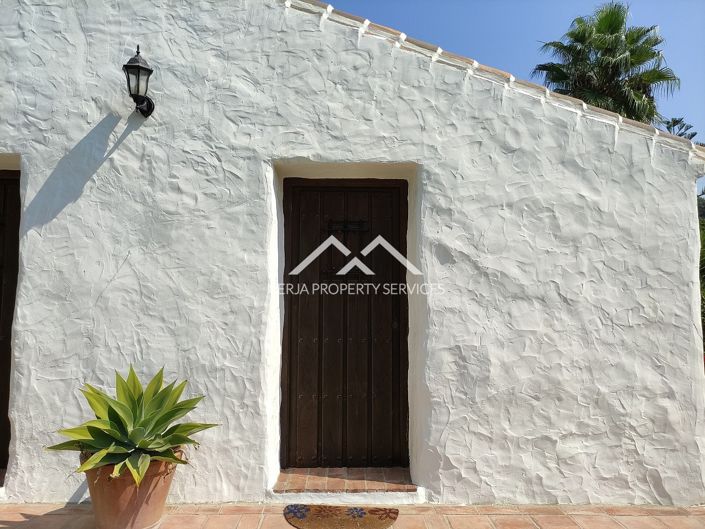 Image No.44-9 Bed Property for sale