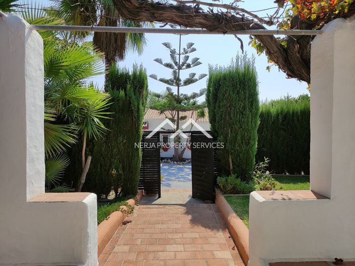 Image No.5-9 Bed Property for sale