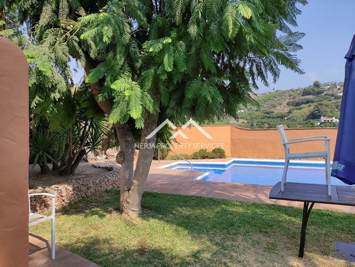 Image No.6-9 Bed Property for sale