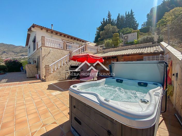 Image No.2-4 Bed Villa for sale