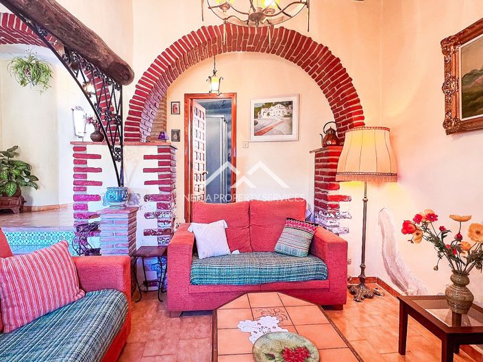 Image No.15-3 Bed Property for sale