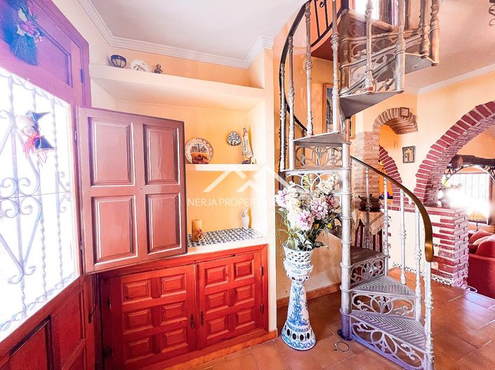 Image No.18-3 Bed Property for sale