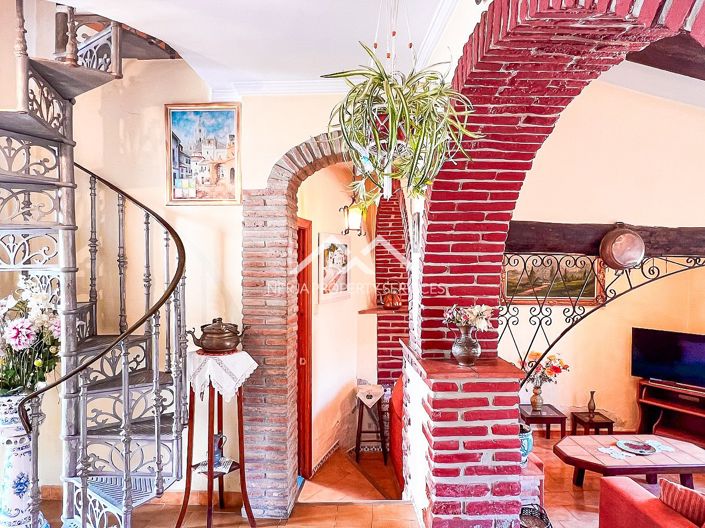 Image No.22-3 Bed Property for sale