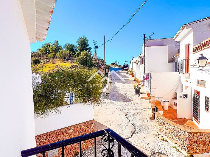 Image No.24-3 Bed Property for sale