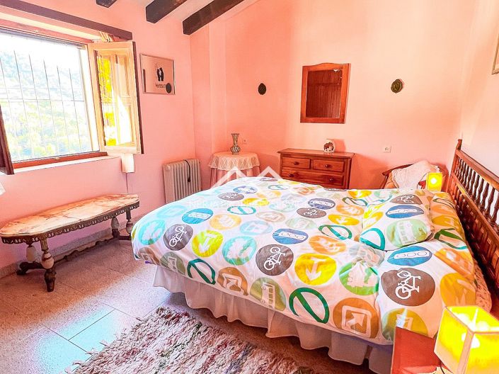 Image No.28-3 Bed Property for sale