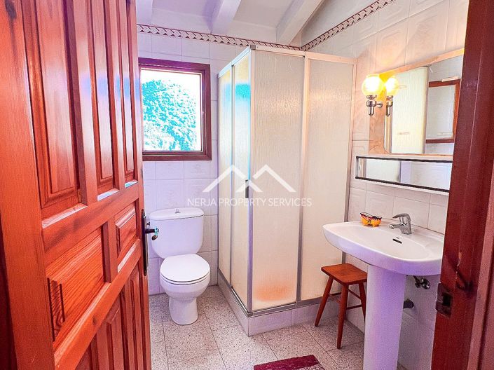 Image No.29-3 Bed Property for sale