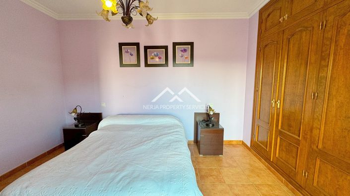 Image No.19-4 Bed House for sale