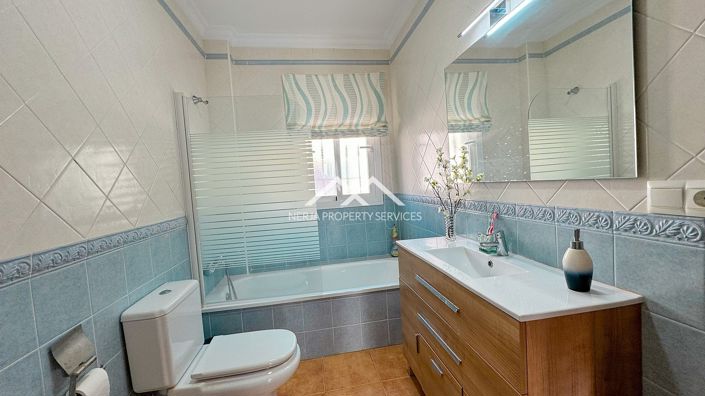 Image No.30-4 Bed House for sale