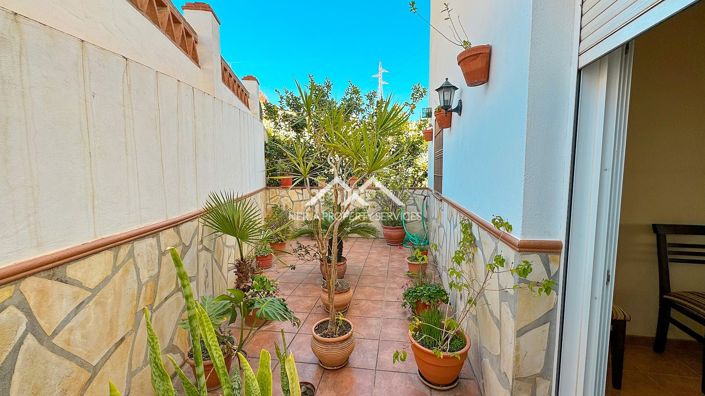 Image No.8-4 Bed House for sale