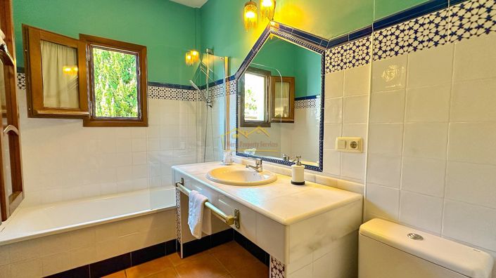 Image No.42-7 Bed Villa for sale