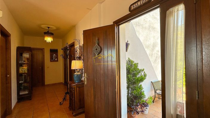 Image No.15-7 Bed Villa for sale