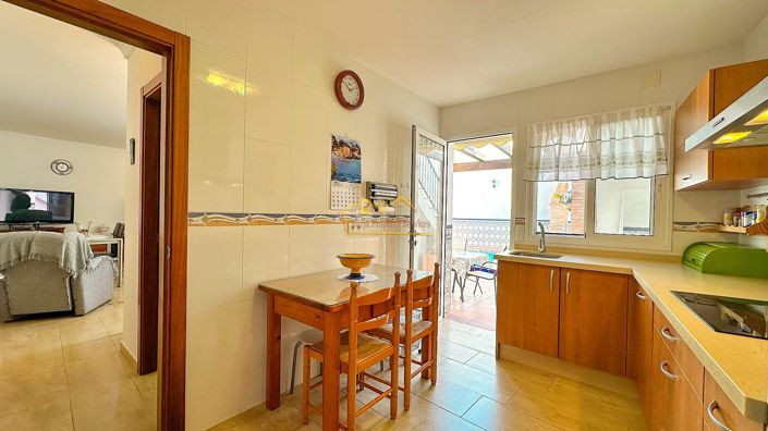 Image No.17-4 Bed House for sale