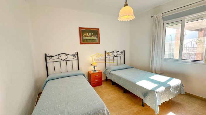 Image No.20-4 Bed House for sale