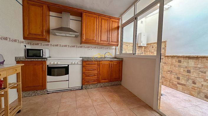 Image No.14-3 Bed Townhouse for sale