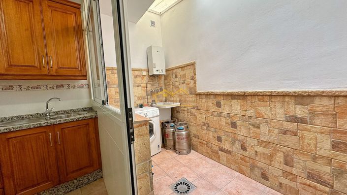 Image No.15-3 Bed Townhouse for sale