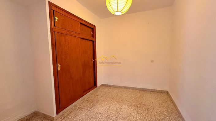 Image No.28-3 Bed Townhouse for sale