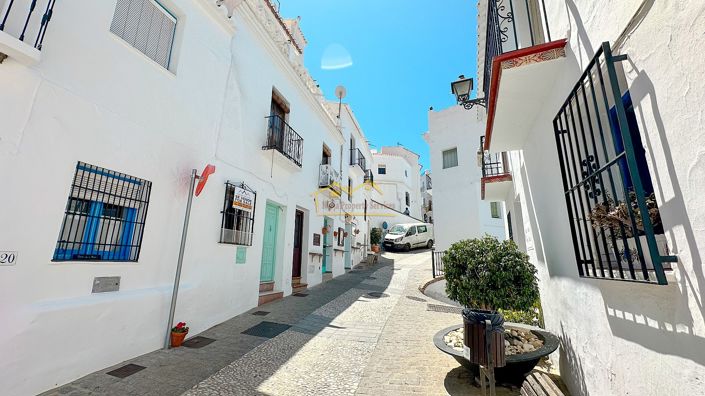 Image No.38-3 Bed Townhouse for sale