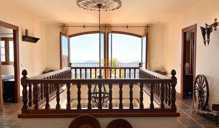 Image No.28-6 Bed Villa for sale