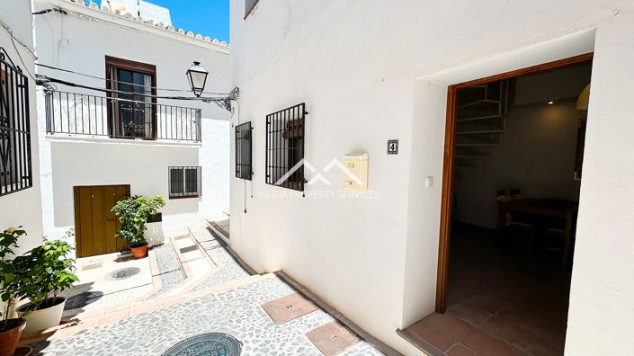 Image No.13-2 Bed Townhouse for sale