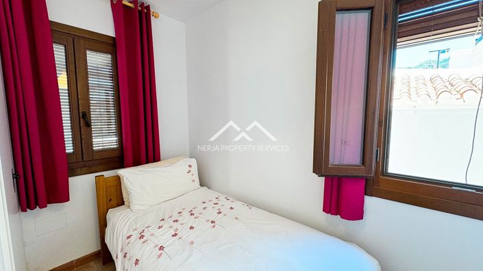 Image No.9-2 Bed Townhouse for sale