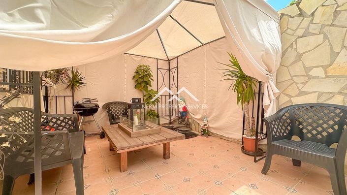 Image No.11-3 Bed Property for sale