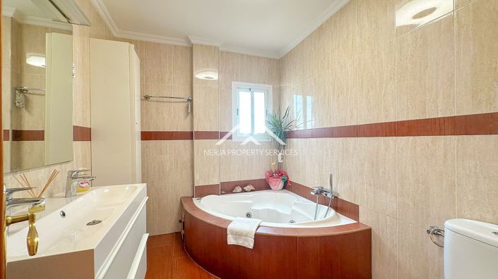 Image No.22-3 Bed Property for sale