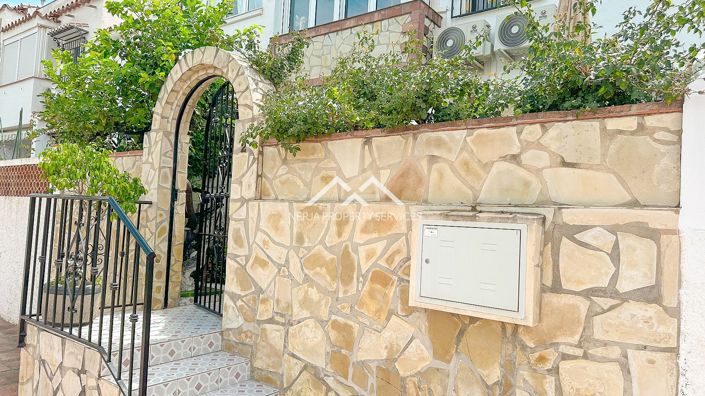 Image No.27-3 Bed Property for sale