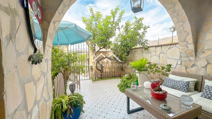 Image No.3-3 Bed Property for sale