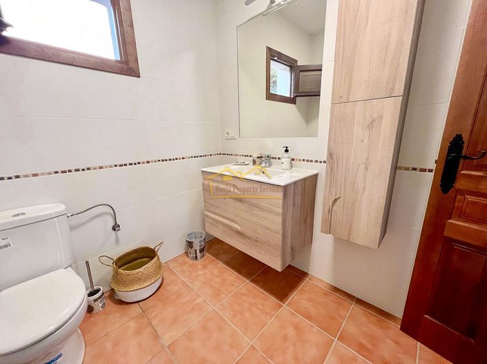 Image No.11-1 Bed Property for sale