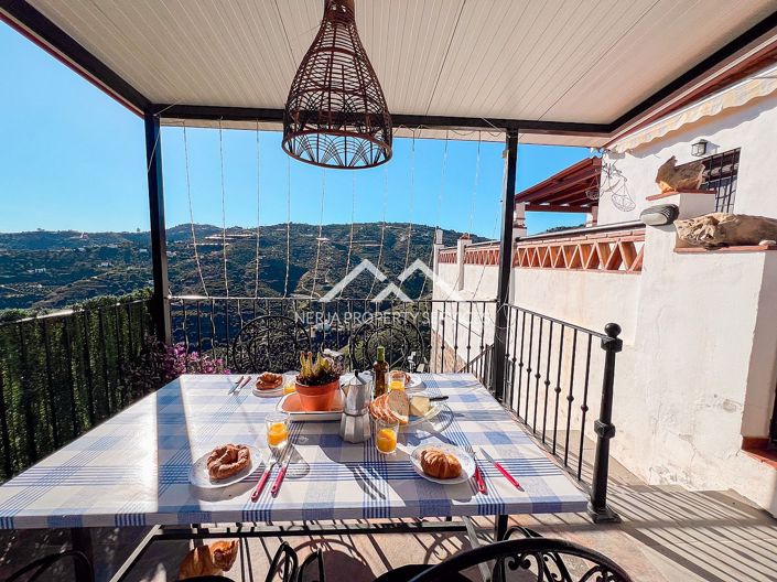 Image No.12-2 Bed Property for sale