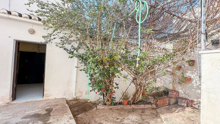 Image No.10-3 Bed House for sale