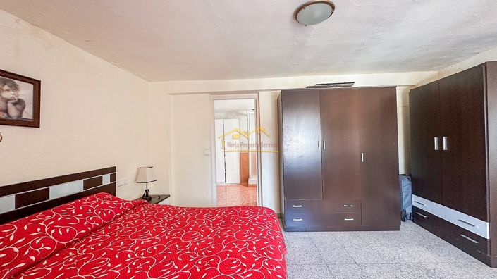 Image No.18-3 Bed House for sale