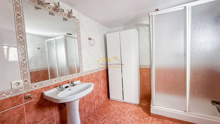 Image No.21-3 Bed House for sale